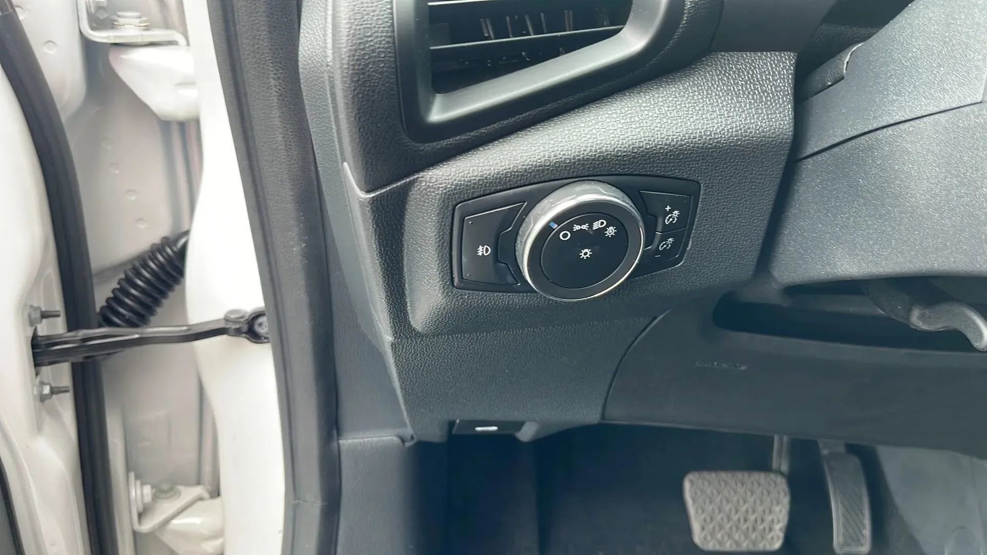 Used 2021 Ford EcoSport SE w/ SE Convenience Package image 20