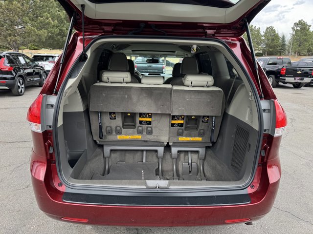 Used 2012 Toyota Sienna XLE image 9