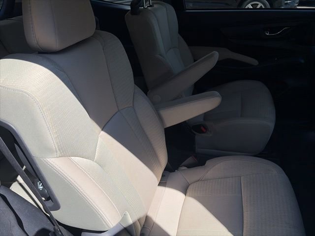 Used 2023 Subaru Ascent Premium w/ Convenience Package image 4