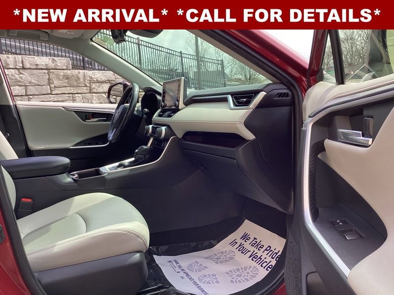 Used 2019 Toyota RAV4 Limited w/ All Weather Liner Package image 18