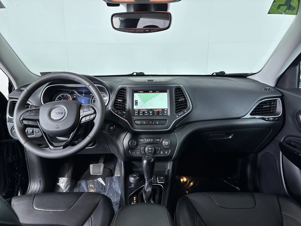 Used 2023 Jeep Cherokee Altitude Lux AWD/4WD image 3