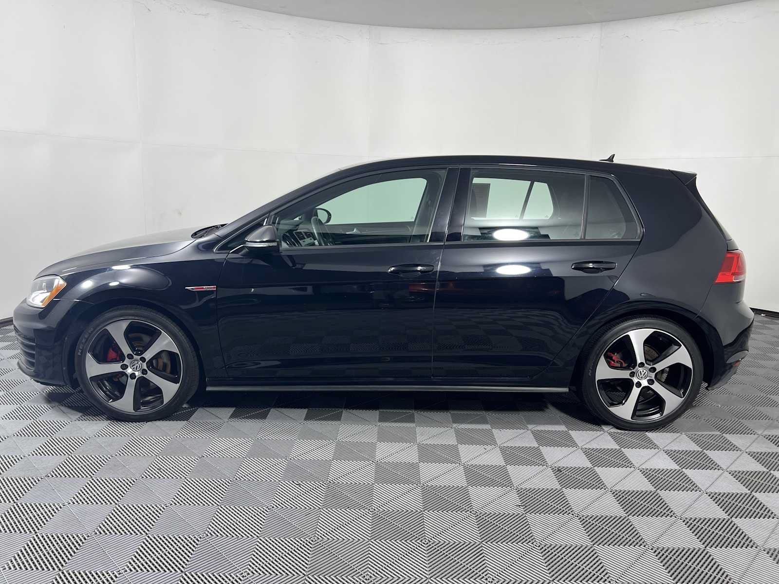 Used 2017 Volkswagen GTI S FWD image 5