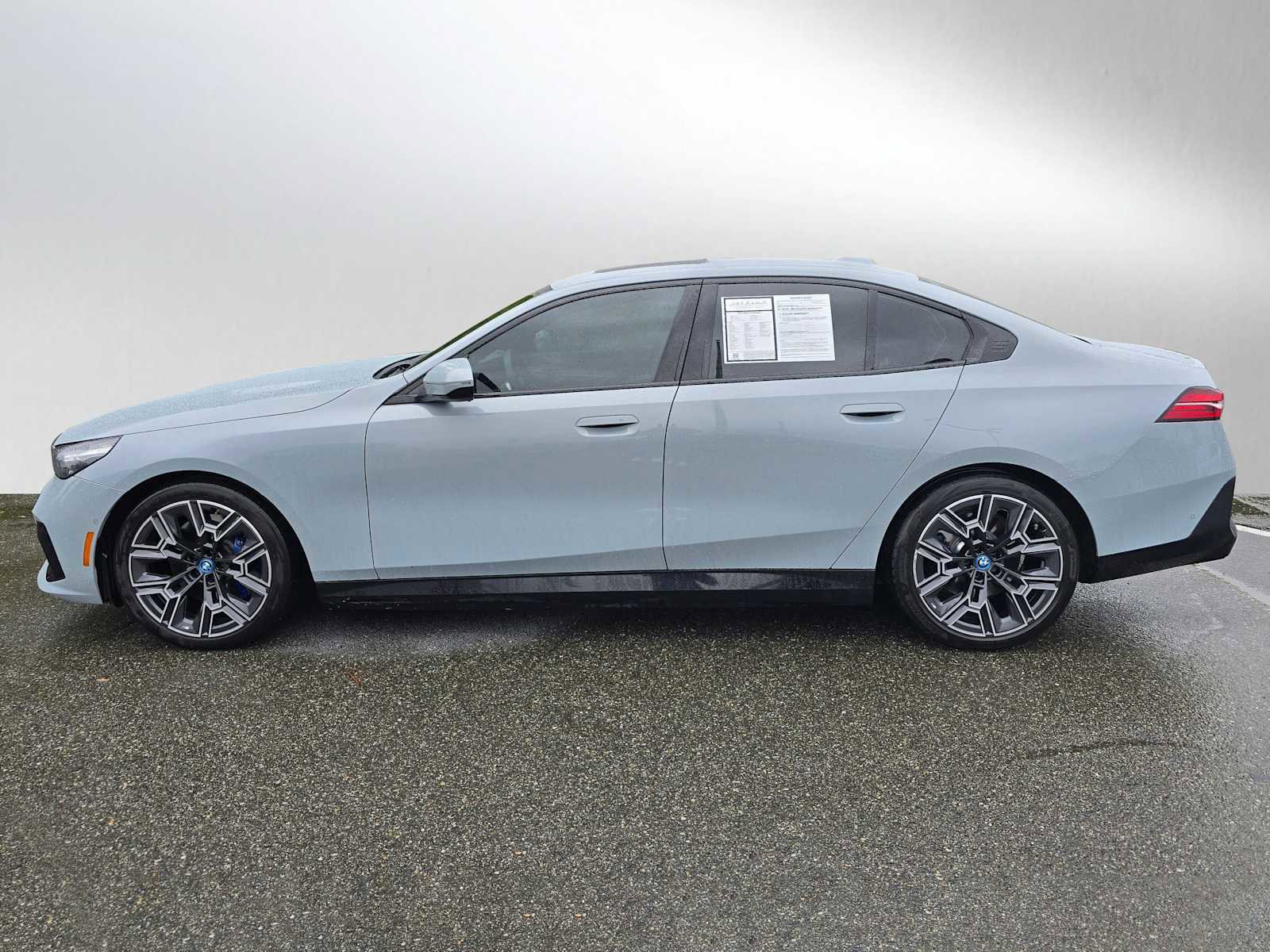 Used 2025 BMW i5 eDrive40i w/ M Sport Package image 6