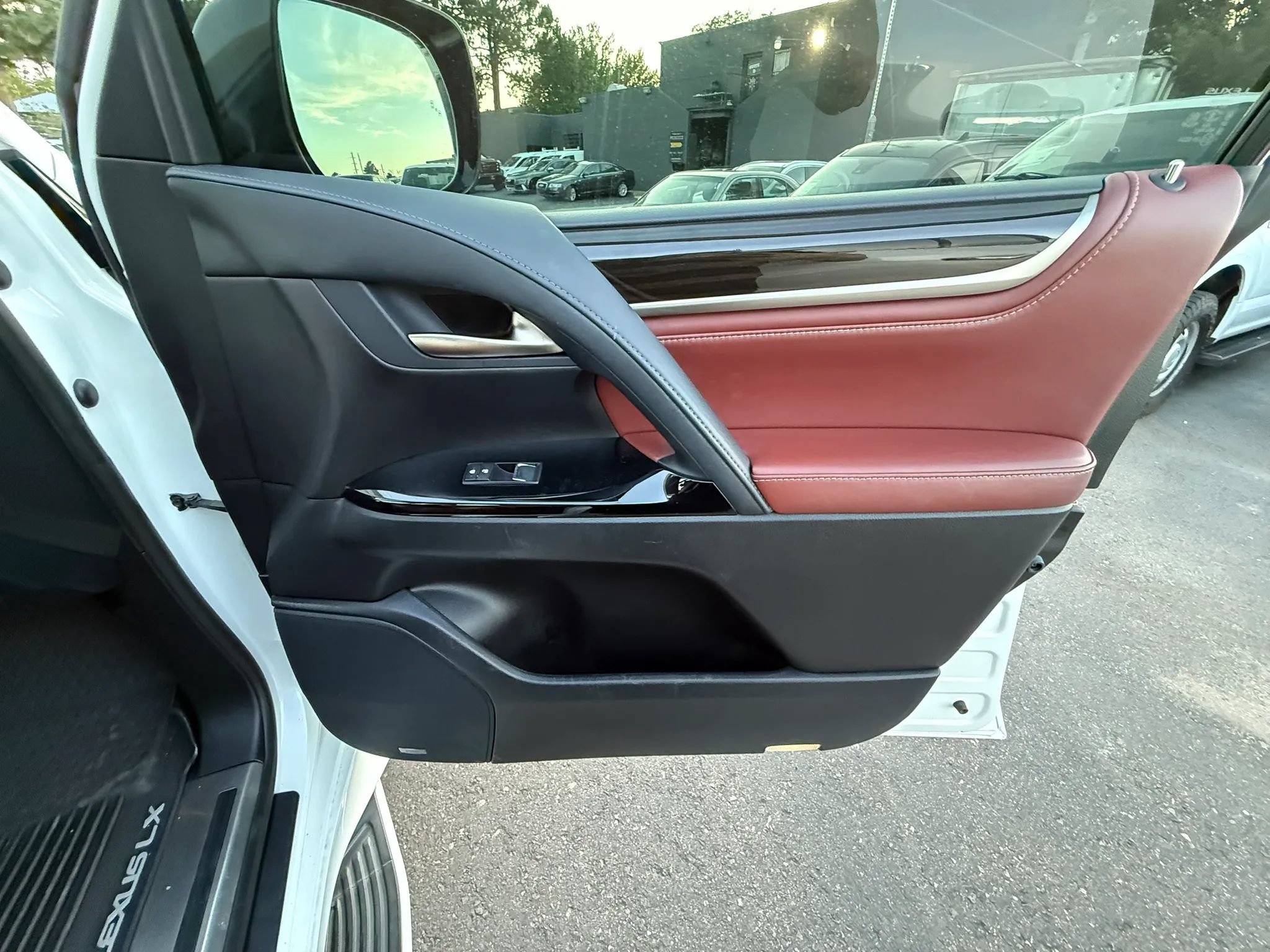 Used 2017 Lexus LX 570 4WD image 35