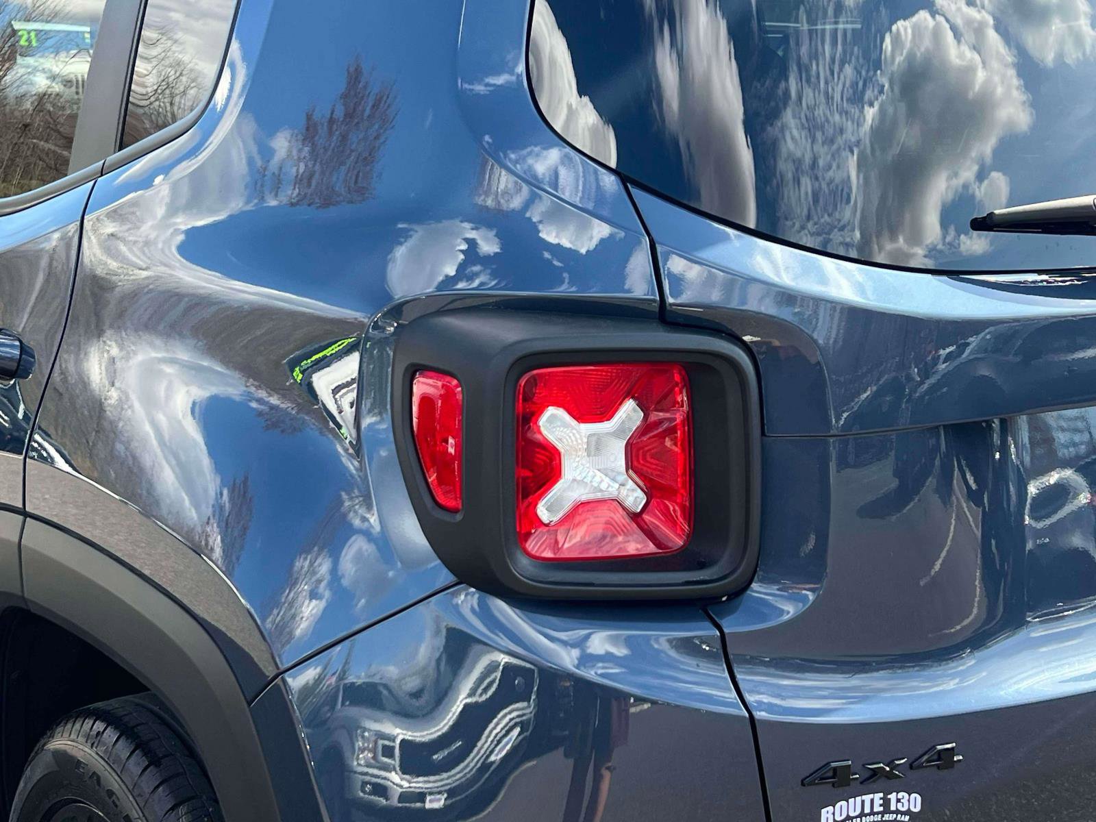 Used 2023 Jeep Renegade Altitude image 8