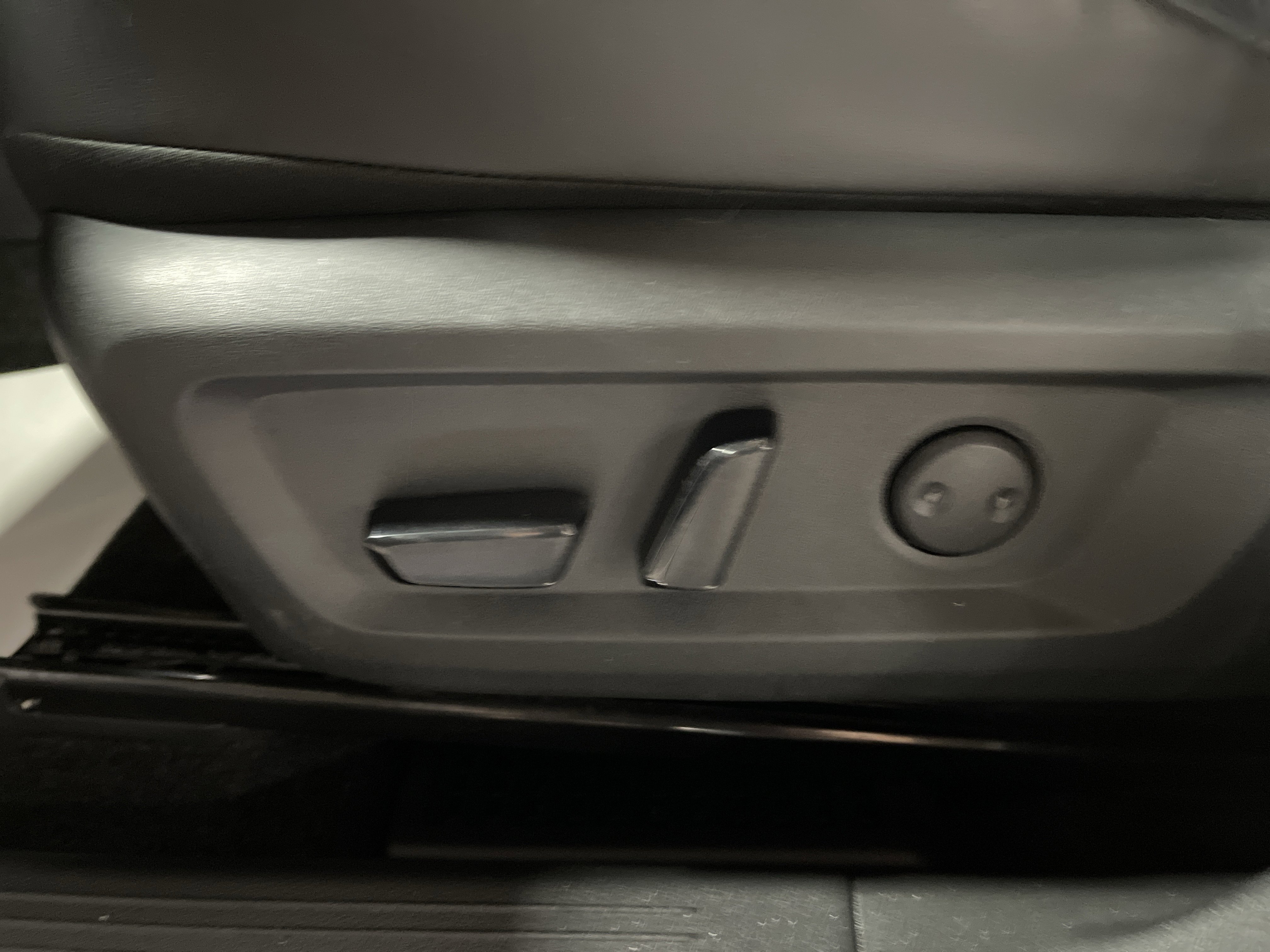 Used 2023 Nissan Rogue SV w/ SV Premium Package image 11