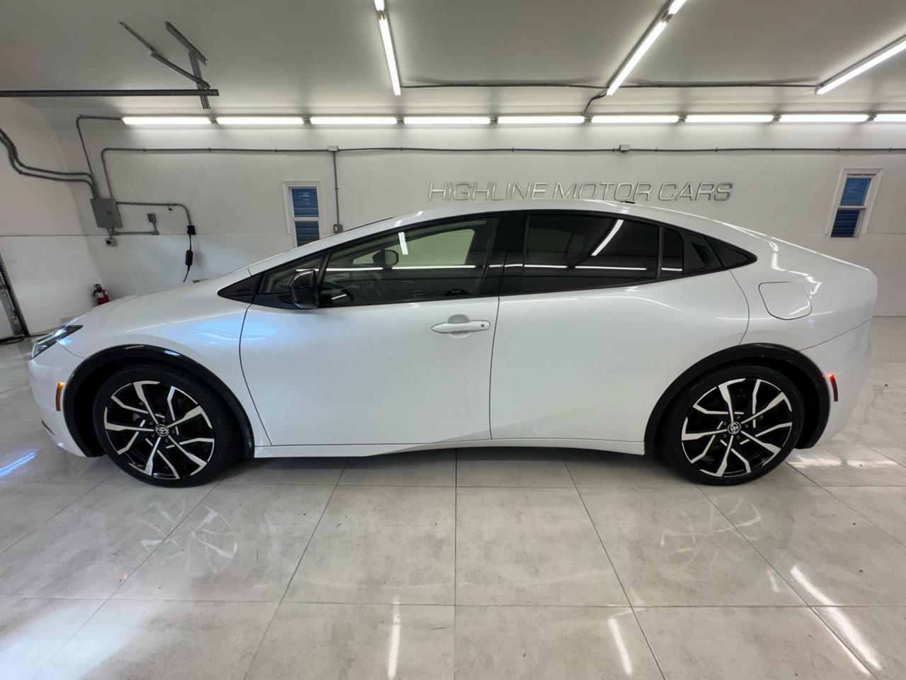 Used 2024 Toyota Prius Prime FWD image 9