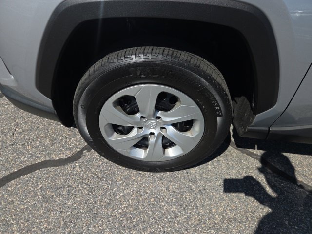 Used 2022 Toyota RAV4 LE AWD/4WD image 9