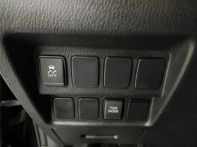 Used 2018 Nissan Pathfinder SV image 15