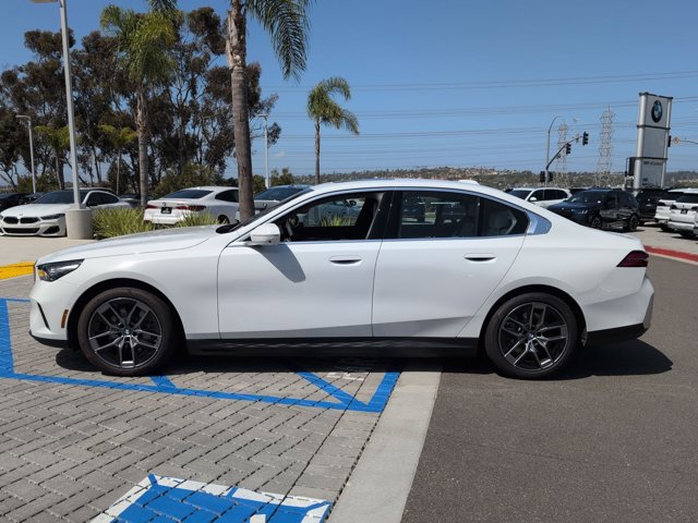 New 2026 BMW i5 eDrive40 w/ Premium Package image 5