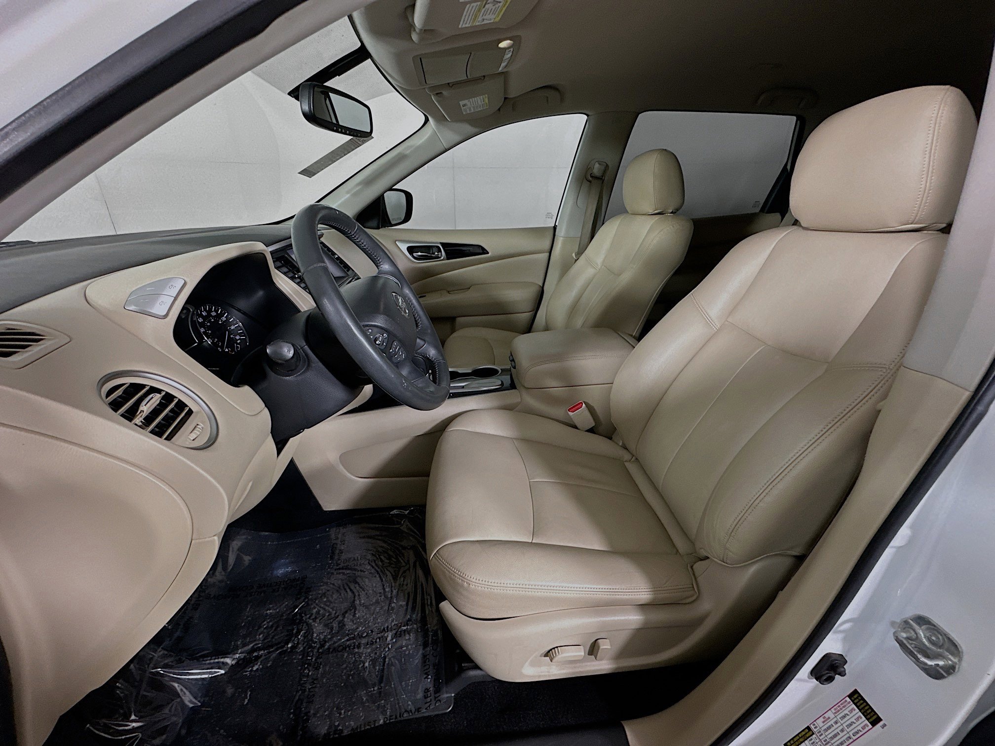 Used 2018 Nissan Pathfinder SV image 12