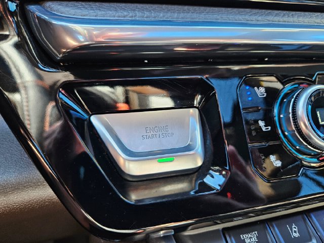 Used 2025 GMC Sierra 3500 Denali w/ Denali Reserve Package AWD/4WD image 38