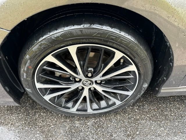 Used 2019 Toyota Camry SE FWD image 4