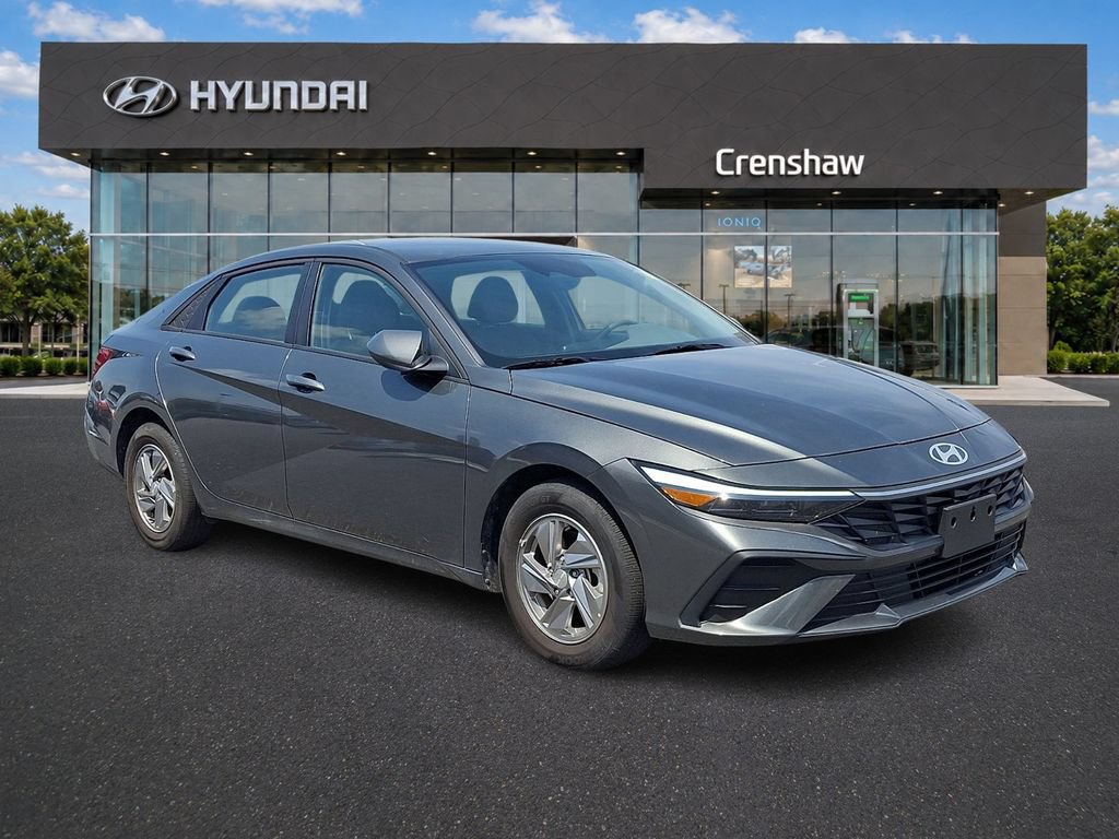 Used 2025 Hyundai Elantra SE FWD image 1