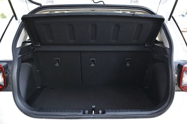 Used 2025 Hyundai Venue SEL FWD image 29