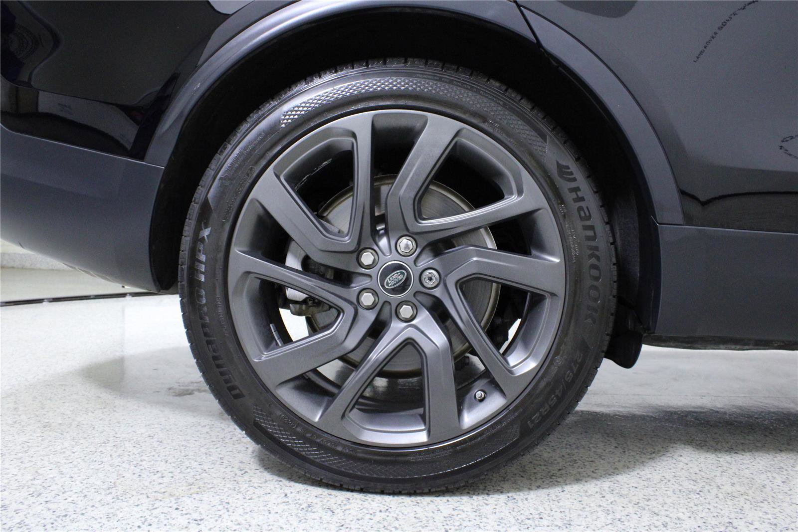 Used 2018 Land Rover Discovery HSE AWD/4WD image 8
