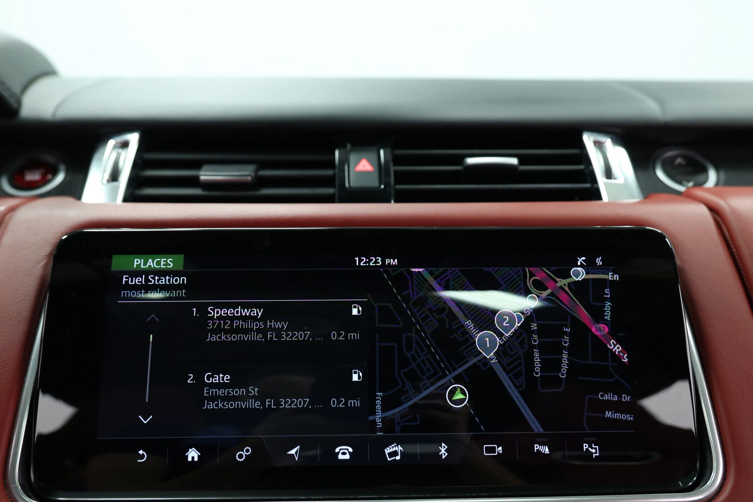 Used 2020 Land Rover Range Rover Sport SVR image 32