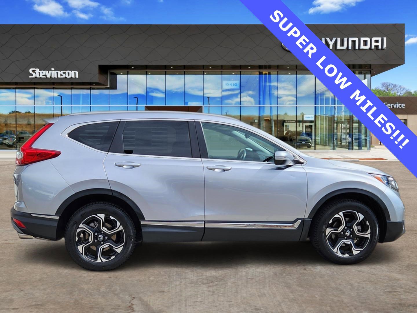 Used 2019 Honda CR-V Touring image 4