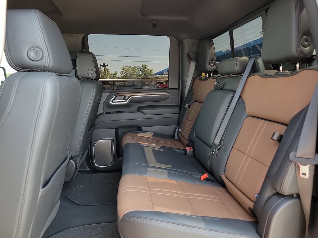 Used 2026 Chevrolet Silverado 2500 High Country w/ Technology Package AWD/4WD image 8
