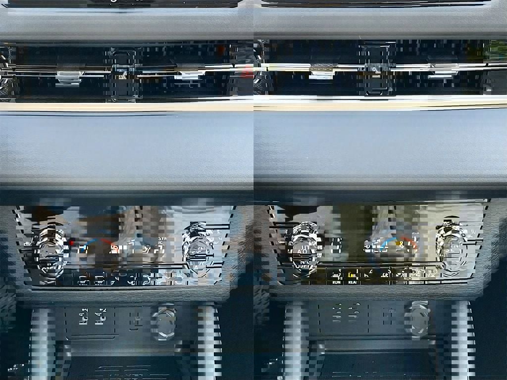 New 2026 Mitsubishi Outlander SE image 17