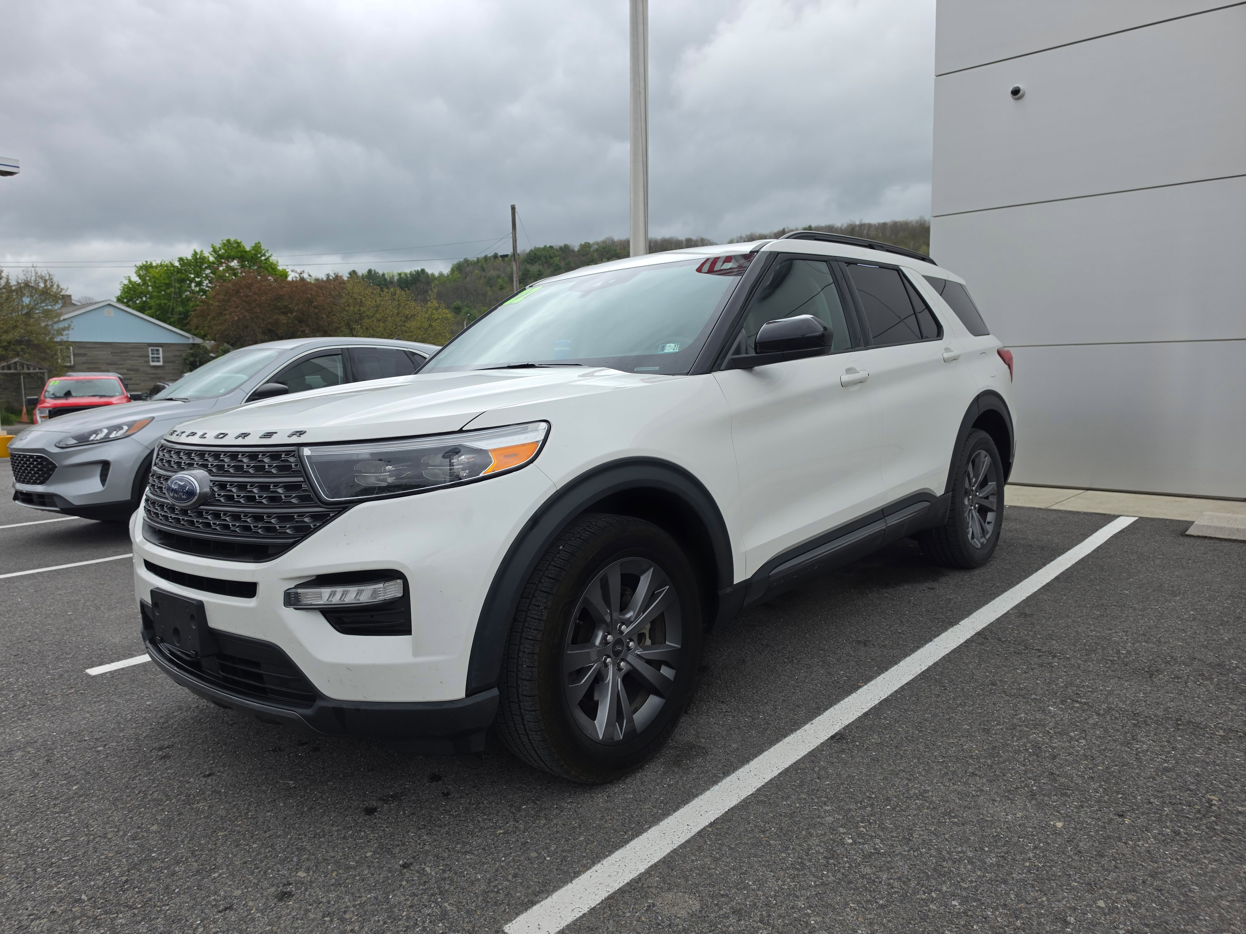 Used 2022 Ford Explorer XLT w/ Equipment Group 202A AWD/4WD image 7