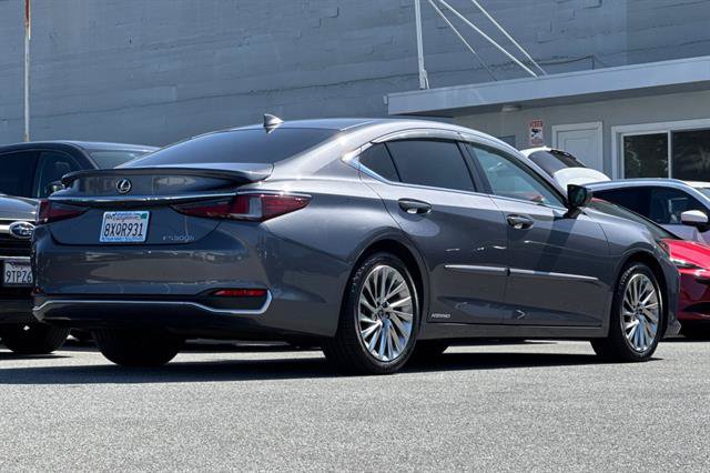 Used 2021 Lexus ES 300h w/ Accessory Package FWD image 3