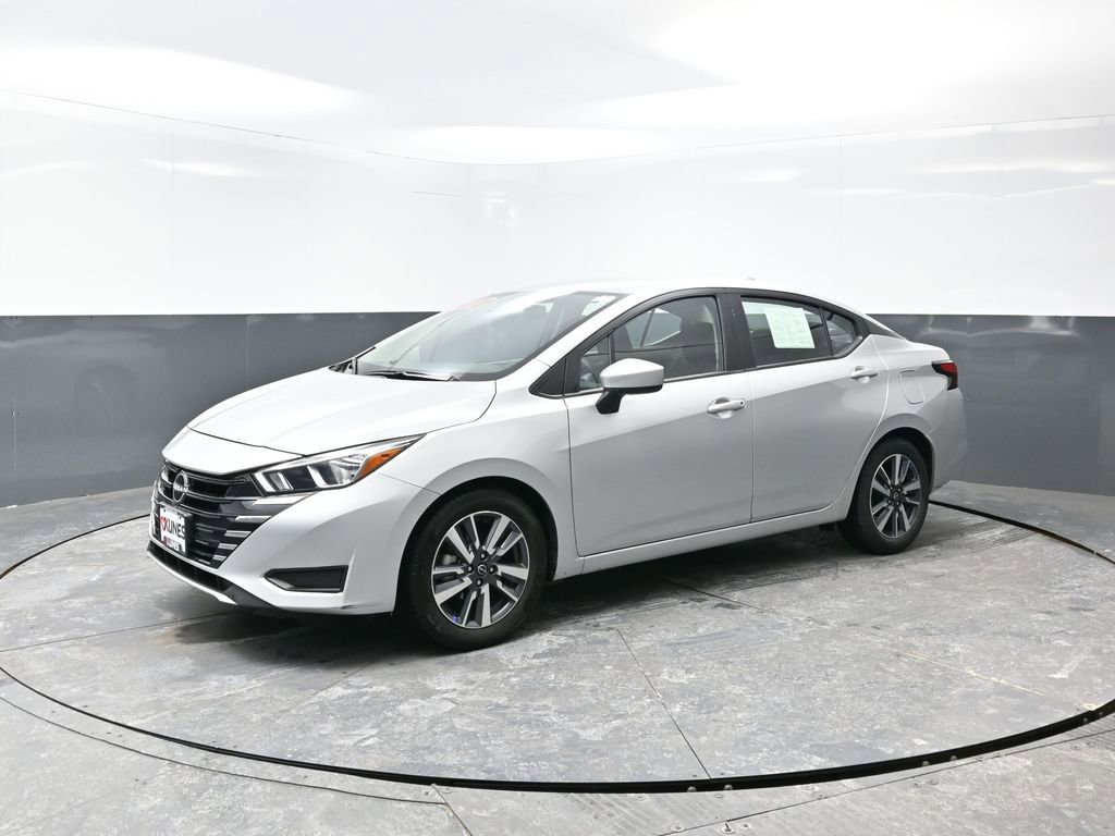Used 2023 Nissan Versa SV image 9