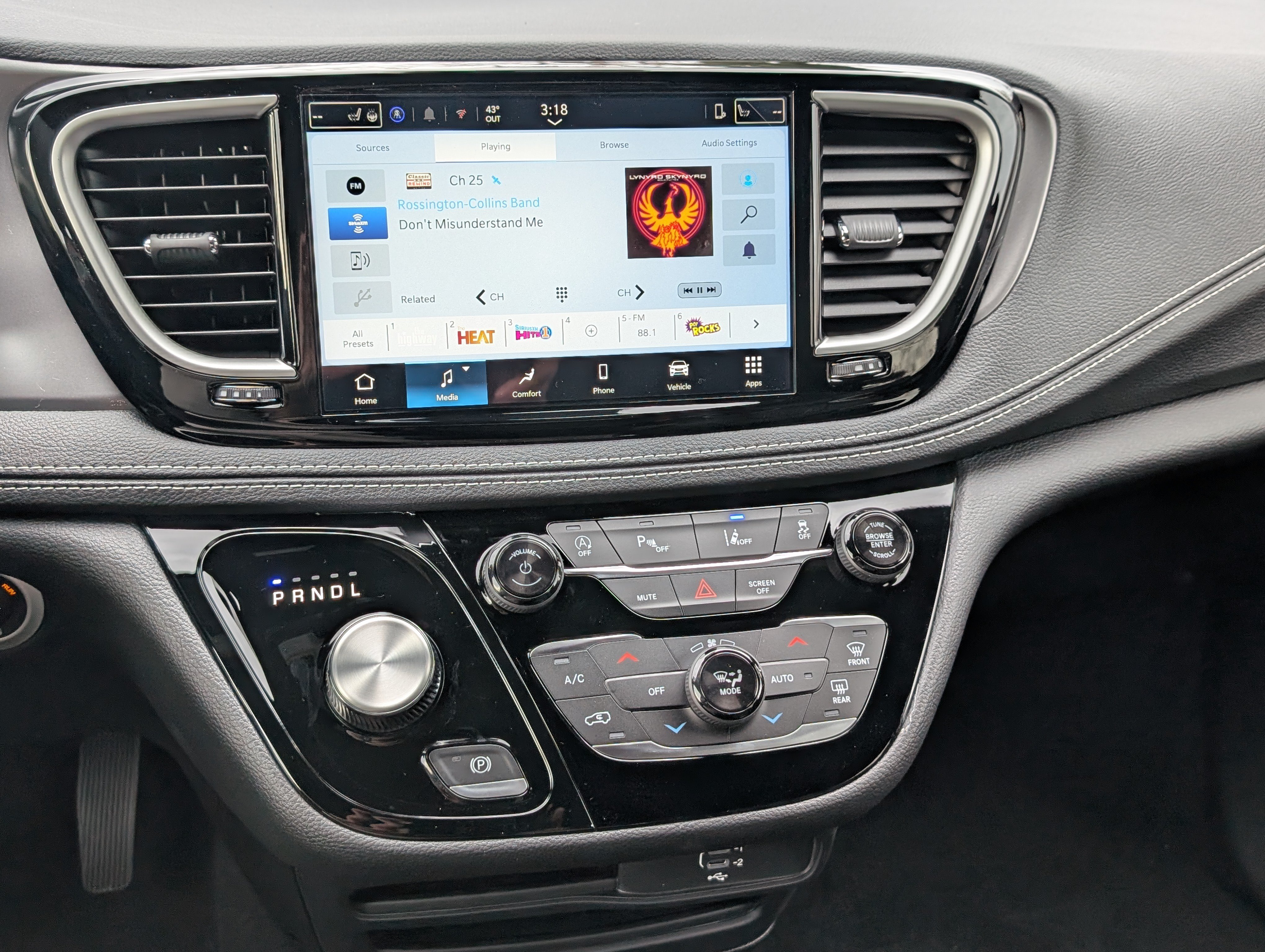 New 2026 Chrysler Pacifica Select AWD/4WD image 29