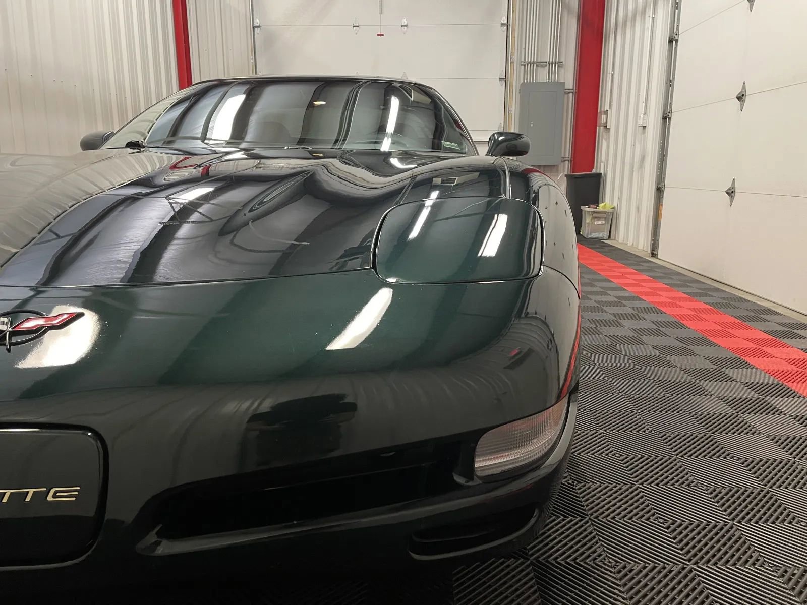Used 2000 Chevrolet Corvette Coupe w/ Roof Pkg RWD image 12