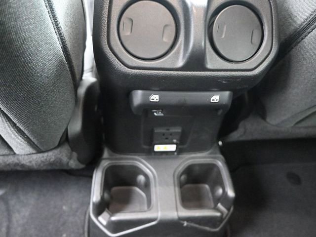 Used 2025 Jeep Wrangler Sahara image 16