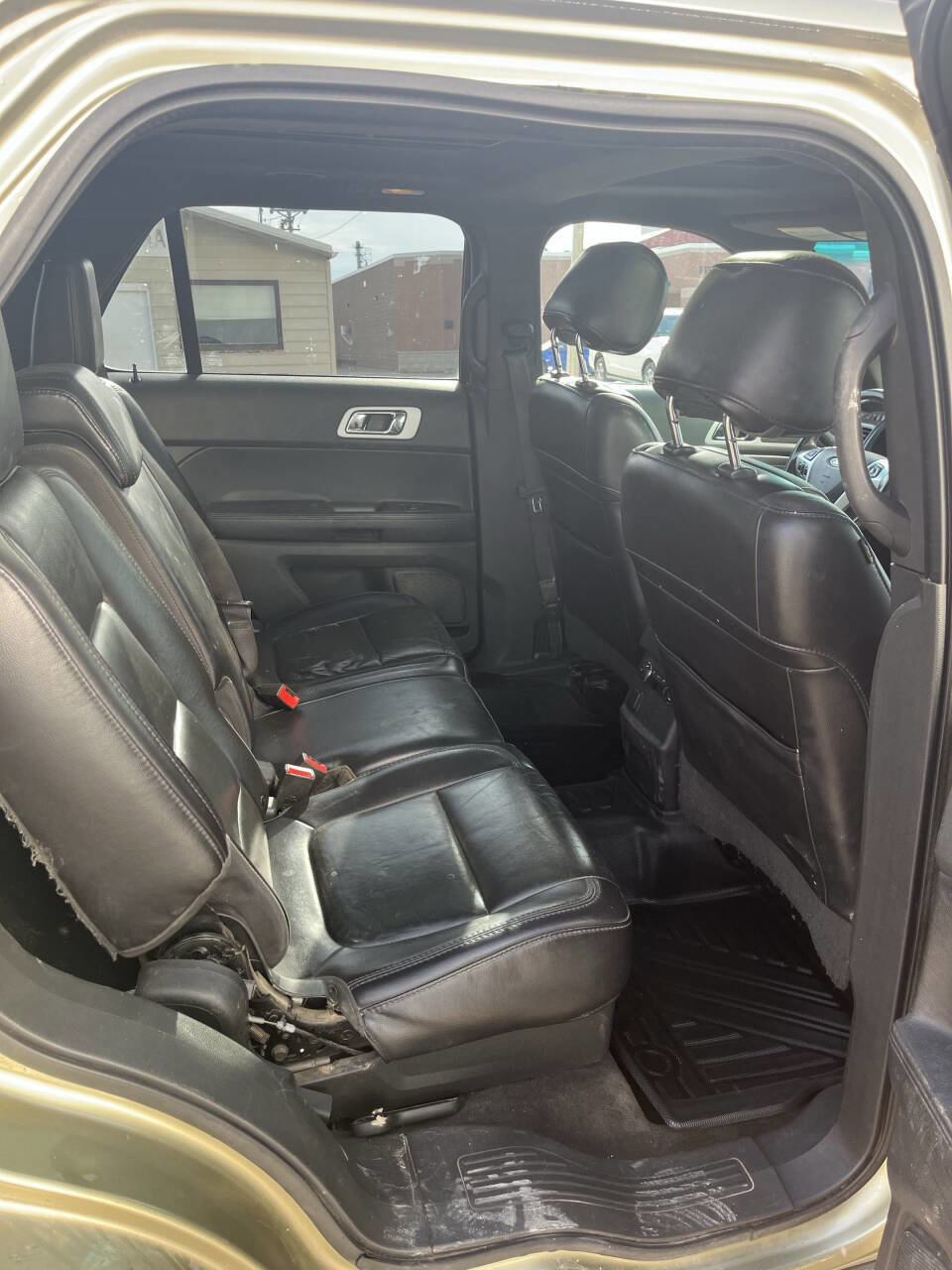 Used 2013 Ford Explorer XLT image 2