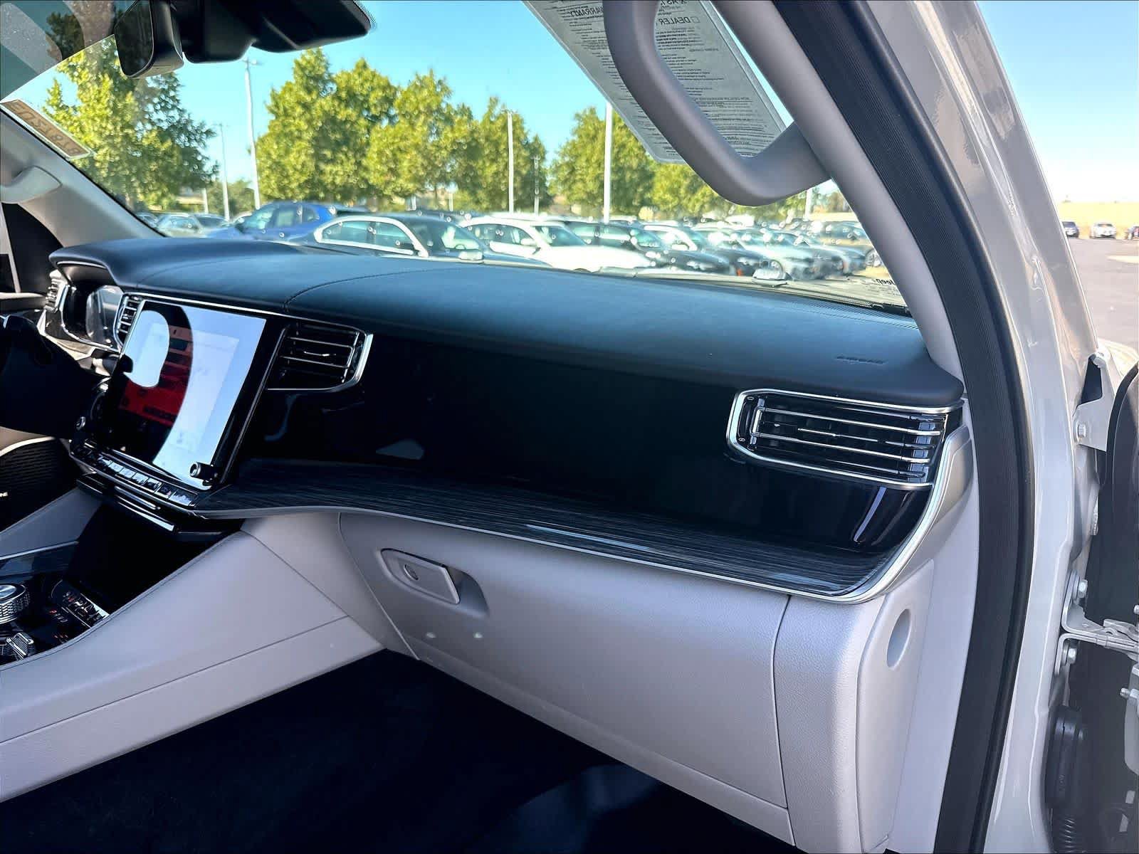 Used 2022 Jeep Wagoneer Series III AWD/4WD image 29