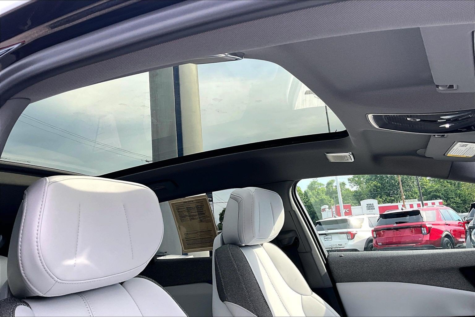 Used 2026 Cadillac Optiq Sport 1 w/ LPO, Floor Liner Package AWD/4WD image 22