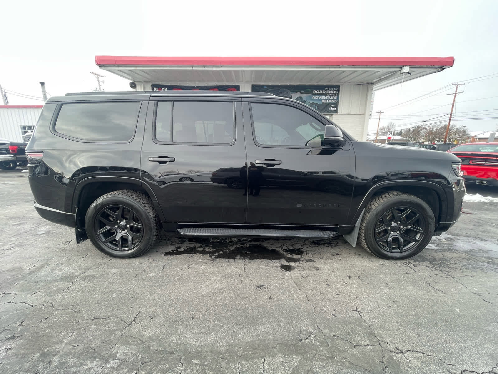 Used 2024 Jeep Wagoneer Series II image 2