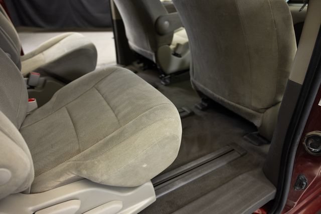 Used 2020 Toyota Sienna L FWD image 18