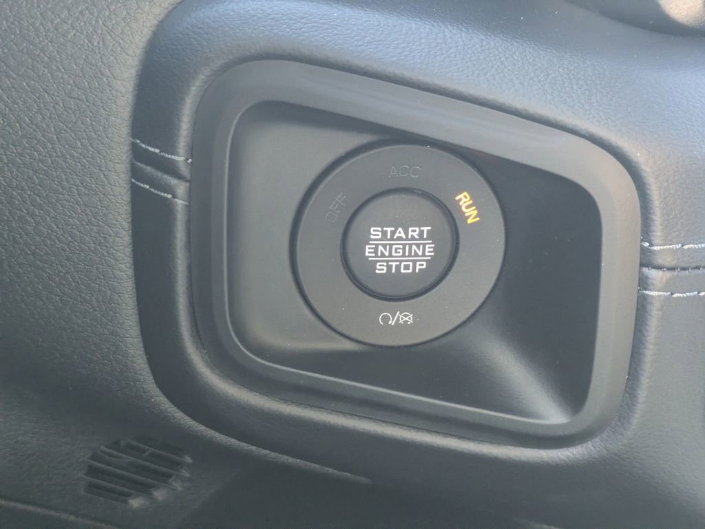 Used 2025 Jeep Wrangler Unlimited Sahara AWD/4WD image 31