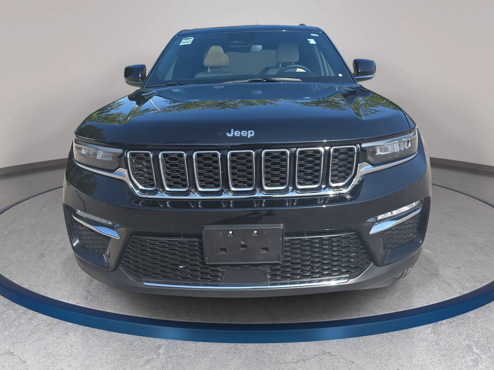 Used 2023 Jeep Grand Cherokee Limited AWD/4WD image 2