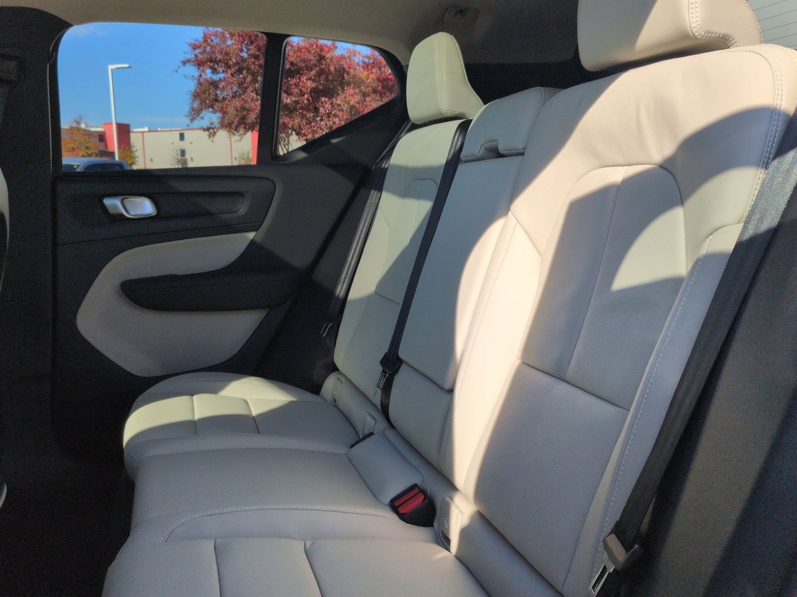 New 2026 Volvo XC40 B5 Ultra w/ Protection Package Premier image 25