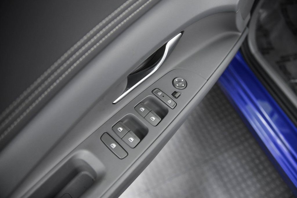 Used 2025 Hyundai Elantra SEL image 12