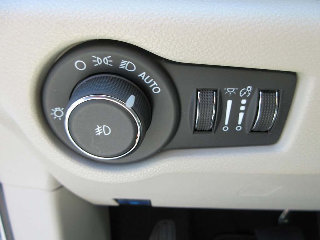 Used 2024 Chrysler Pacifica Touring-L FWD image 23
