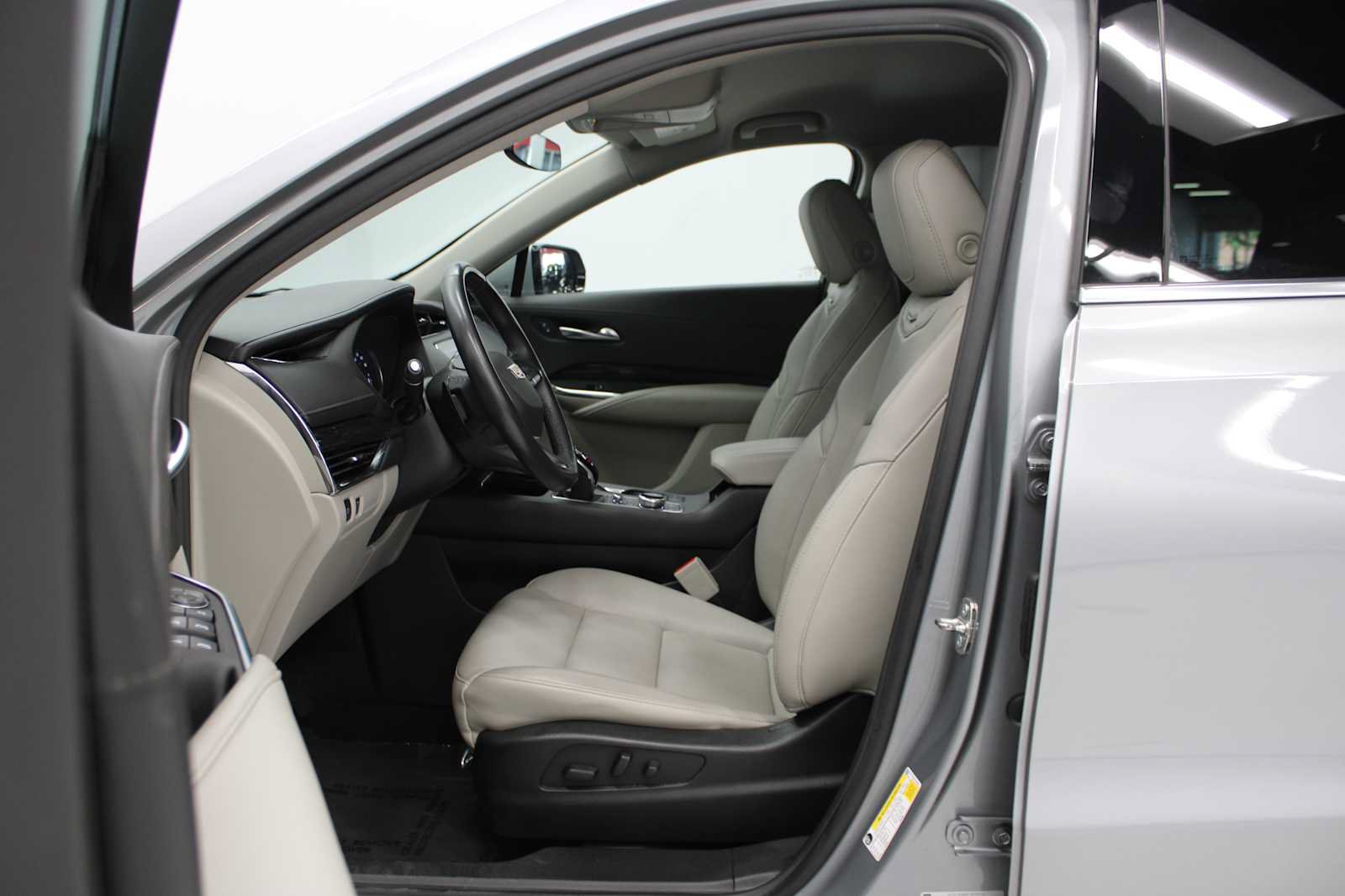 Used 2023 Cadillac XT4 Premium Luxury AWD/4WD image 7