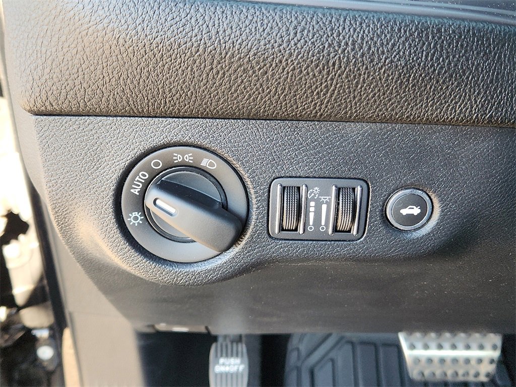 Used 2023 Dodge Challenger R/T w/ Blacktop Package image 22