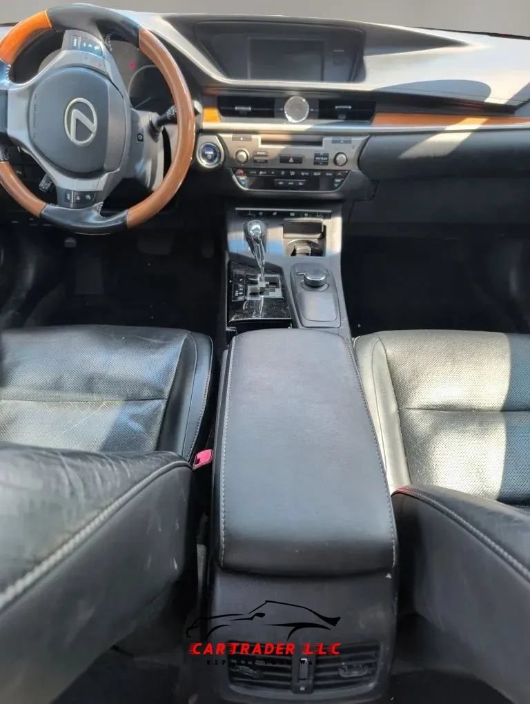 Used 2013 Lexus ES 300h w/ Luxury Pkg FWD image 12
