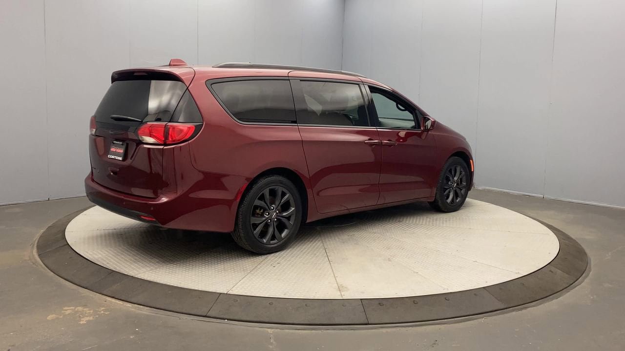 Used 2020 Chrysler Pacifica Touring-L w/ S Appearance Package FWD image 5