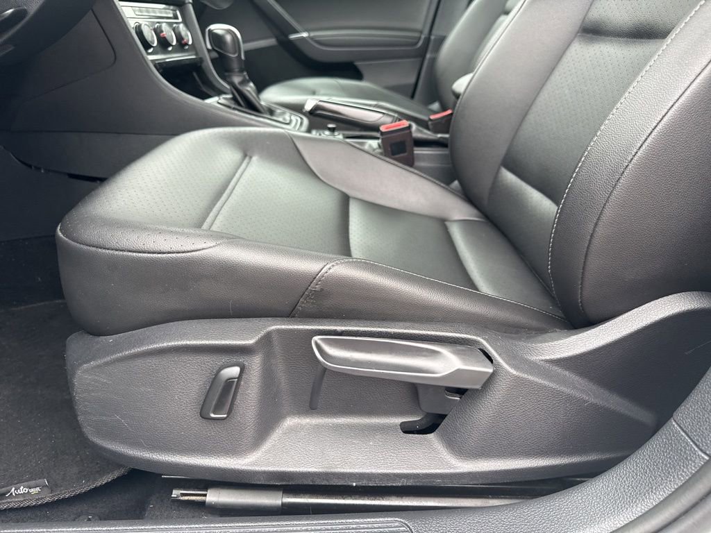 Used 2021 Volkswagen Golf 4-Door image 16