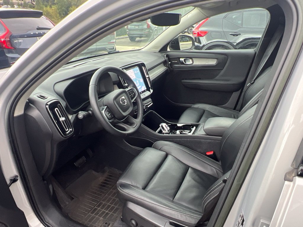 Certified 2023 Volvo XC40 B5 Ultimate w/ Climate Package AWD/4WD image 15