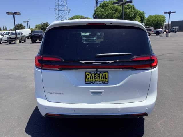 New 2027 Chrysler Pacifica Select FWD image 28