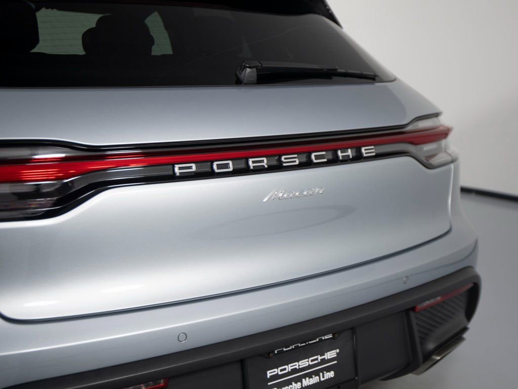 Certified 2025 Porsche Macan AWD/4WD image 37