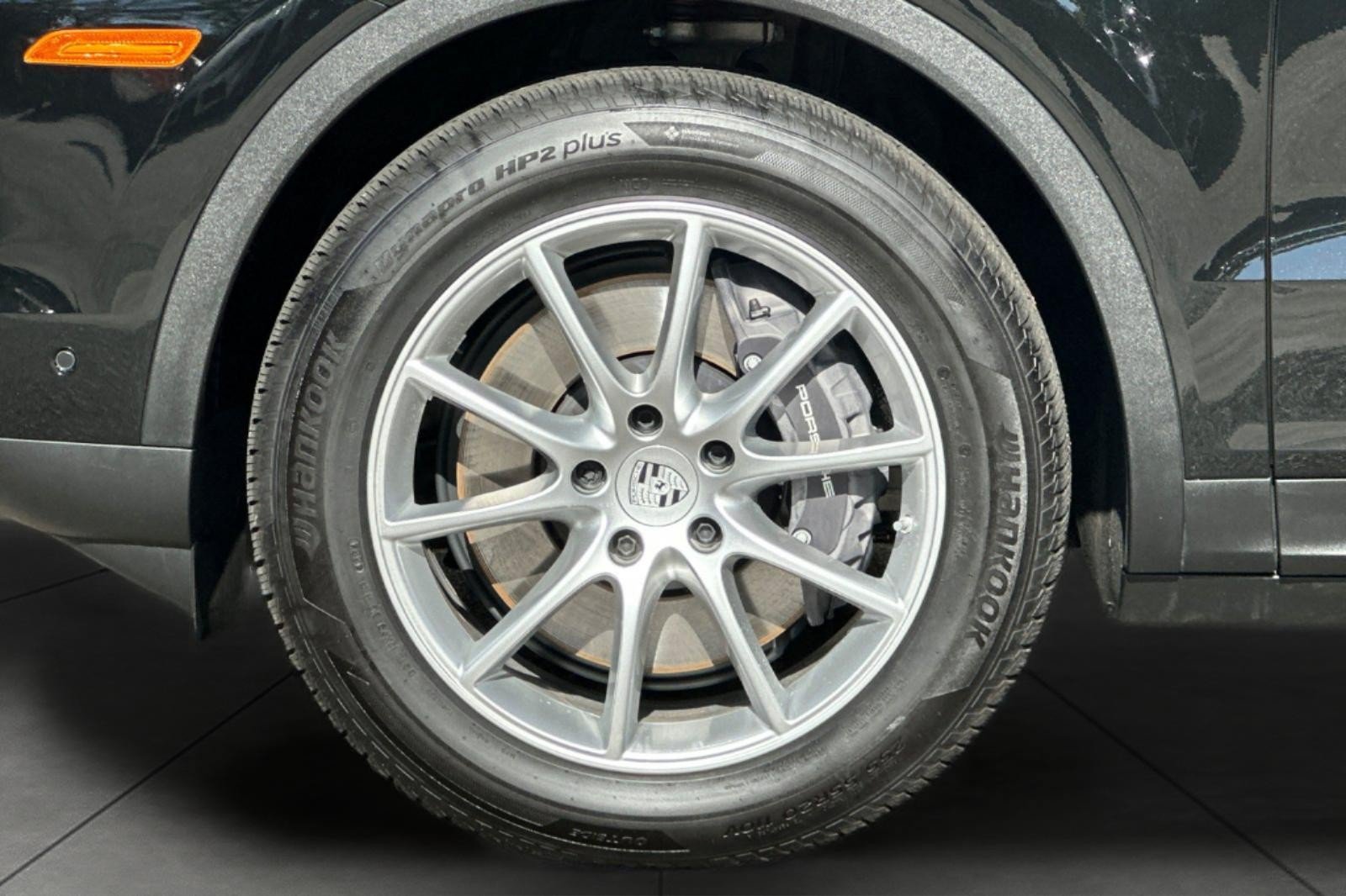 Used 2025 Porsche Cayenne AWD/4WD image 26