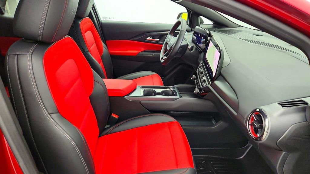 Used 2025 Chevrolet Equinox EV RS image 23